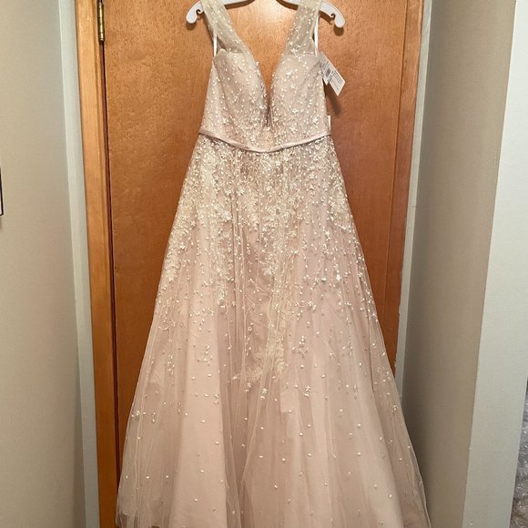 Melissa Sweet Wedding Gown NWT applique flowers 14 - Picture 1 of 16